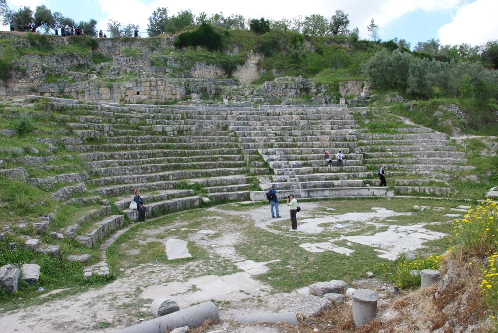 Римский театр Себастии - по размерам он уступает театру Кейсарии, однако по мере сохраненности на много превосходит его