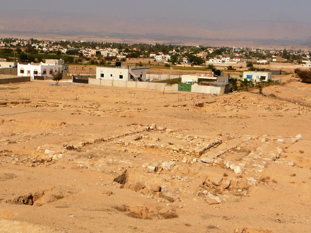 С 1973 по 1987 год здесь копал известный израильский археолог Эhуд Нецер