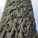 Монумент Мегилат аЭш, Свиток Огня в Яар Кдошим в горах Иерусалима, скульптор Натан Рапопорт
