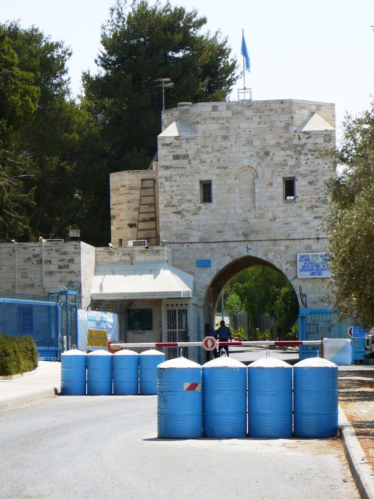 Въезд в "Дворец британского губернатора" - в современный штаб наблюдателей ООН в Израиле