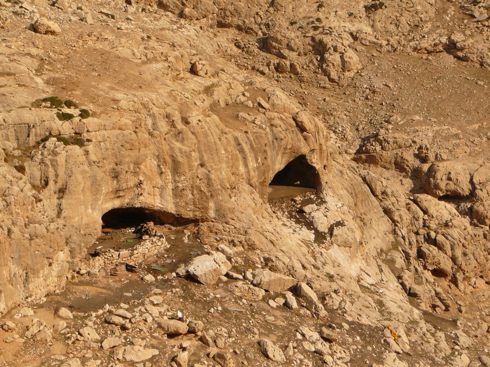 В этих пещерах ютились поколения беглецов, отшельников и пастухов