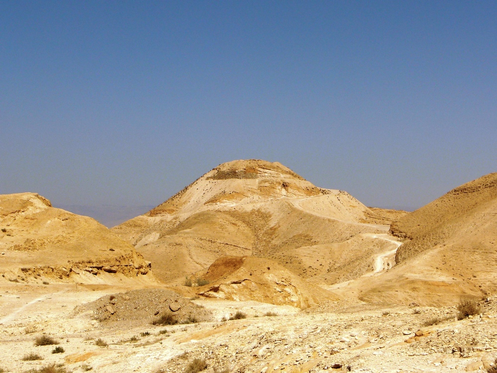 Эту гору Ирод назвал в честь своей матери Кипрус