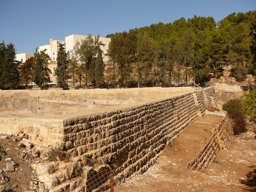 Согласно археологам, два верхних бассейна были построены Иродом для водоснажения Иерусалима