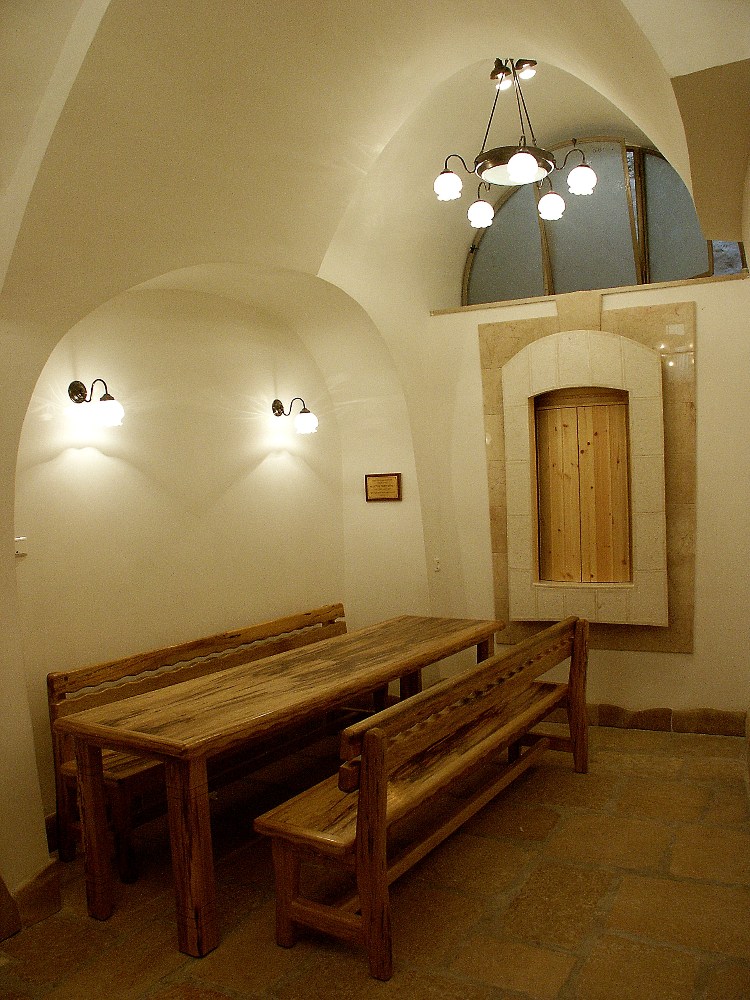 Учебный уголок в синагоге в Хевроне
