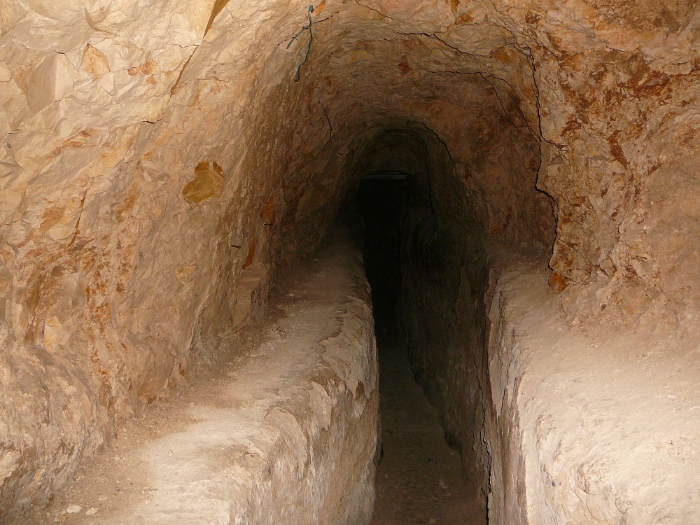 Туннель акведука Хасмонеев - 400 метров под землей, под горой Армон а-Нацив