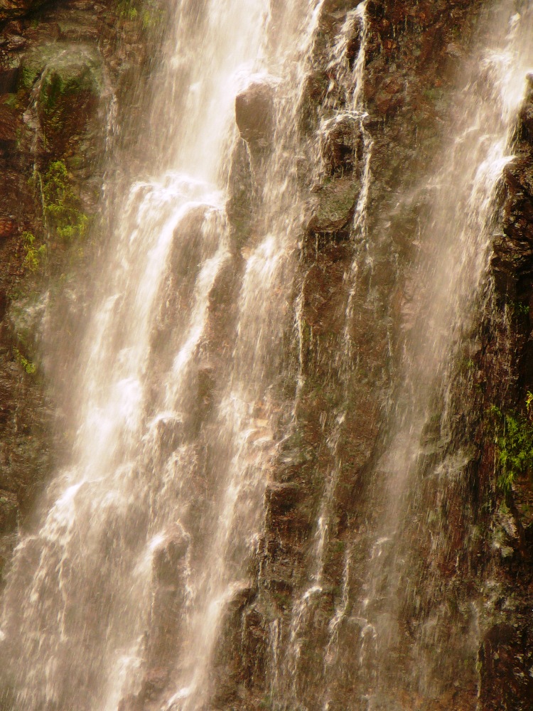 Вода сравнивается с жизнью, с Торой - водопады на Голанских высотах