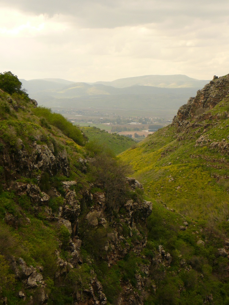 Вдали - Горы (колена) Нафтали и еврейские поселения в Долине а-Хула