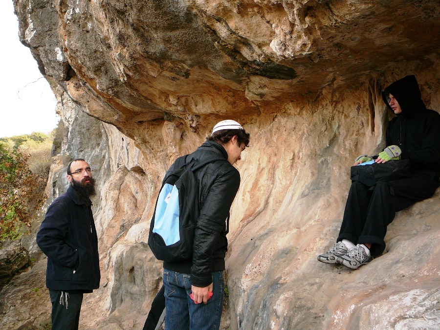 Перевал в "цнире" - естественной выемке на склонах ущелья Орен