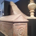 Саркофаг и урна из мавзолея Ирода, музей Израиля