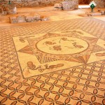 Центральный орнамент мозаики синагоги Эйн Геди