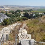 Раскопанные стены времен Первого храма на Тель Йокнеам