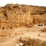 Верхний Иродион - остатки круглой башни и колонадного двора
